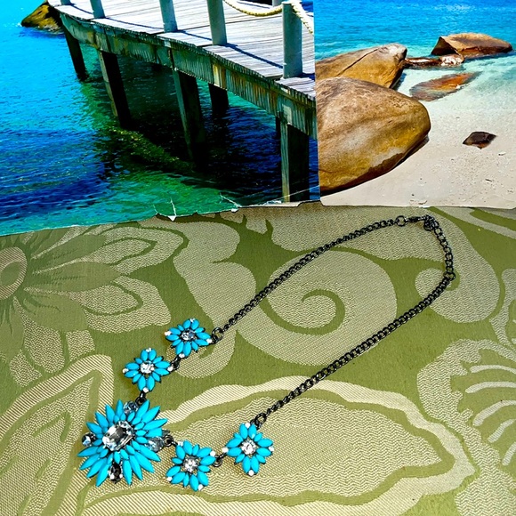 🚫Gifted Turquoise & diamanté sparkle fashion statement necklace on a chain - Picture 4 of 7